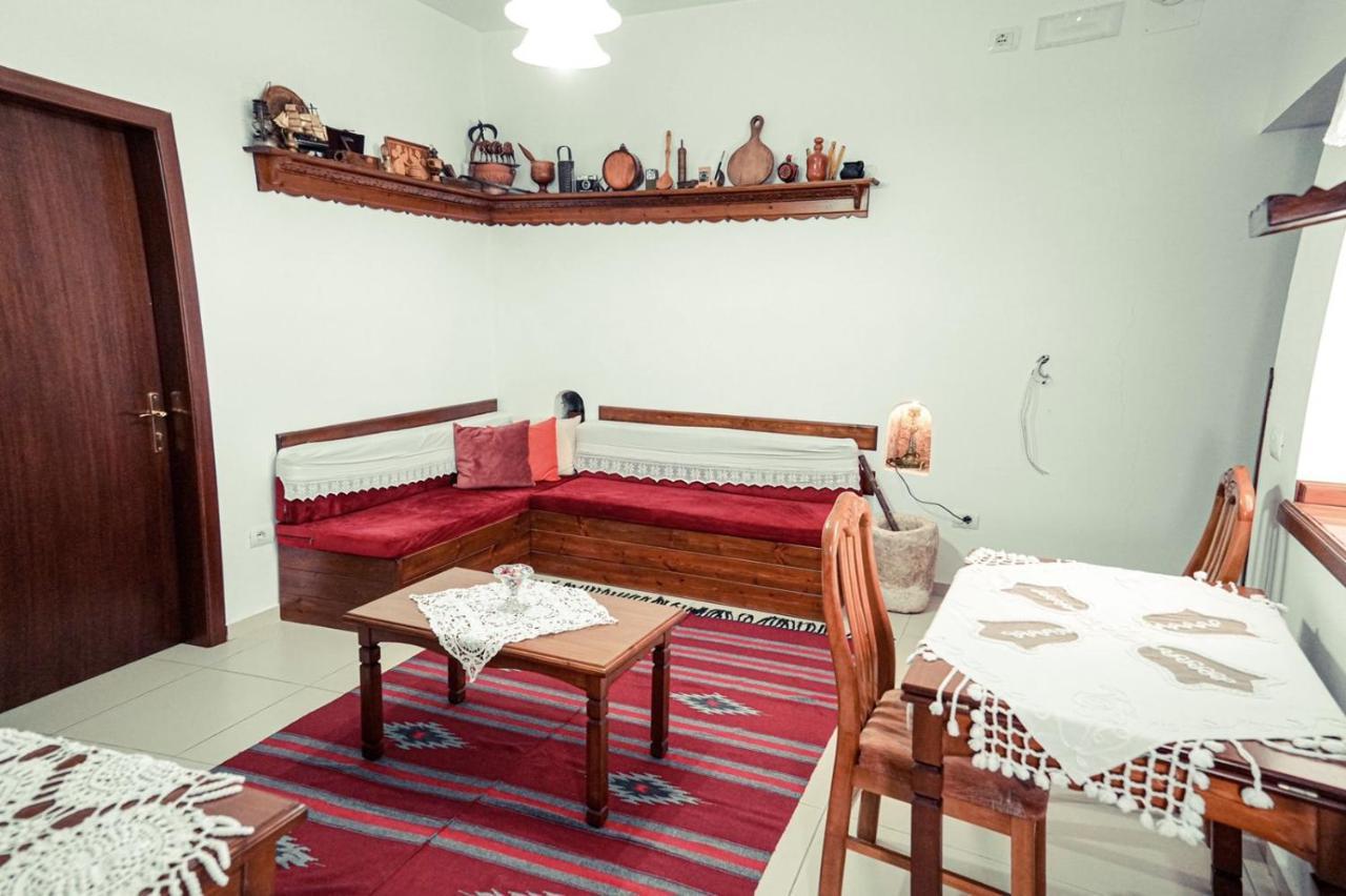 Cico Hostel &Private Room Gjirokaster Exterior photo